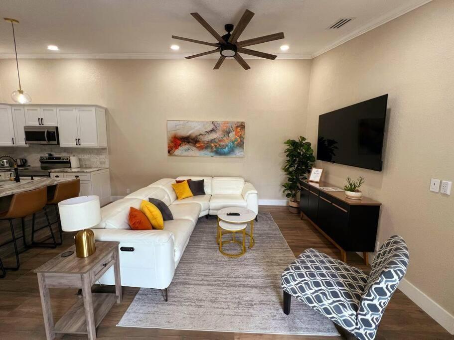Alluring Luxury Oasis, Modern Comfort & Relaxation Wellington Exteriör bild